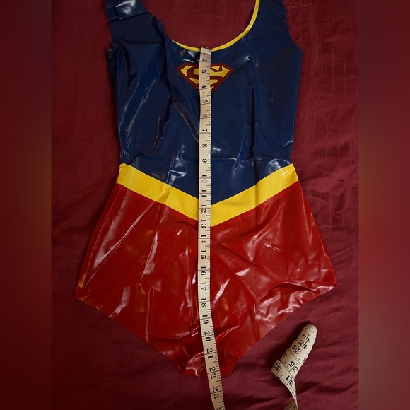 Supergirl Latex Bodysuit - Picture 5 of 5